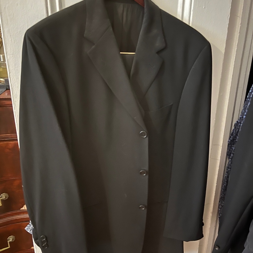 Black Hugo Boss Suit, Size 42R